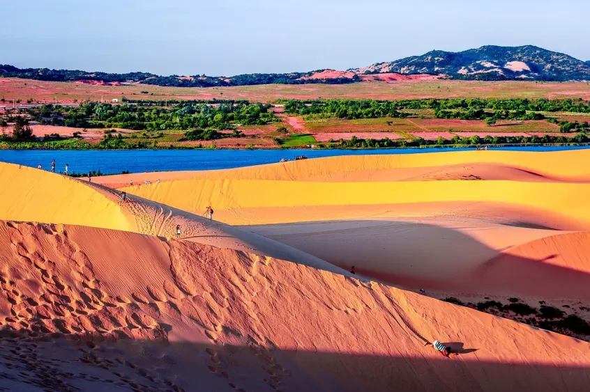 Mui-Ne-Vietnam-sand-dunes