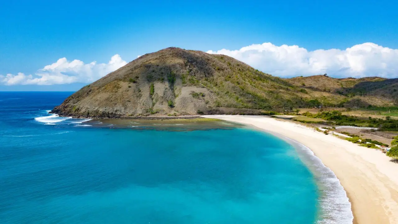 lombok-mustsees-mawun-beach-drohne